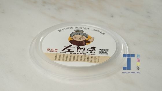Водостойкие наклейки на этикетках пищевых контейнеров