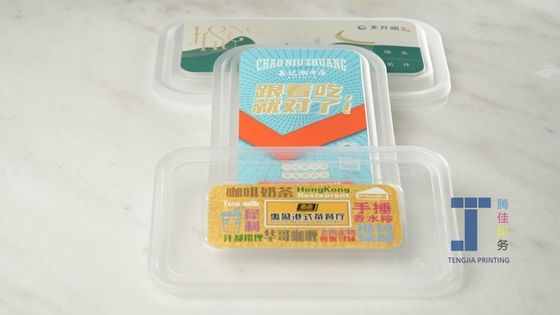 Водостойкие наклейки на этикетках пищевых контейнеров