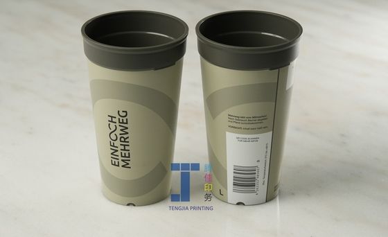 Назначение на пластиковых чашках без морщин